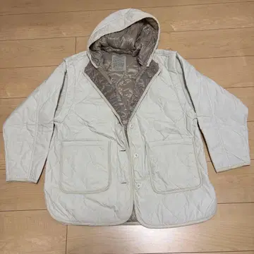 화이트 퀼팅 자켓 후드 부착 리버서블