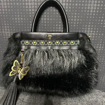 안나수이 블랙 퍼 핸드백