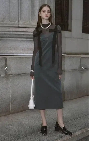 에이미 이스트 월 숄더 리본 원피스