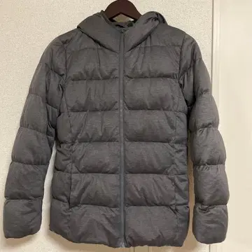후드 부착 그레이 다운 자켓