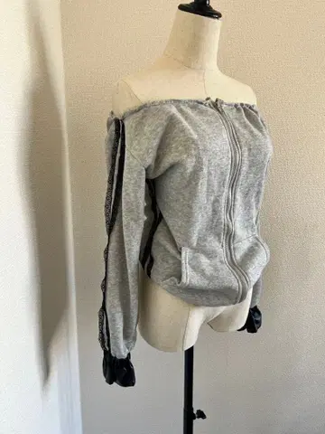 오프숄더 그레이 맨투맨 트레이닝복