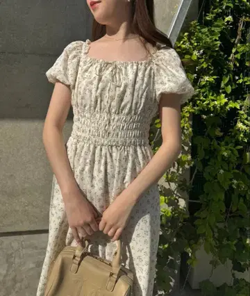 NICE CLAUP 셔링 퍼프 슬리브 원피스