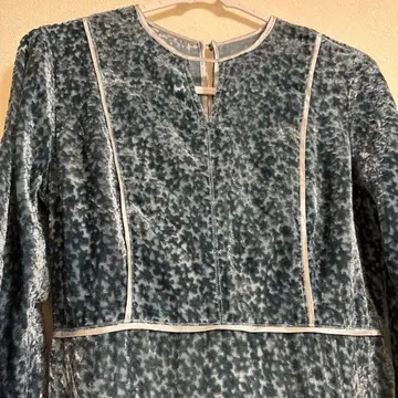 릴리 브라운 벨로아 꽃 패턴 롱 원피스 블루