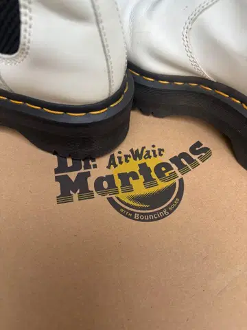 닥터 마틴 화이트 첼시 부츠