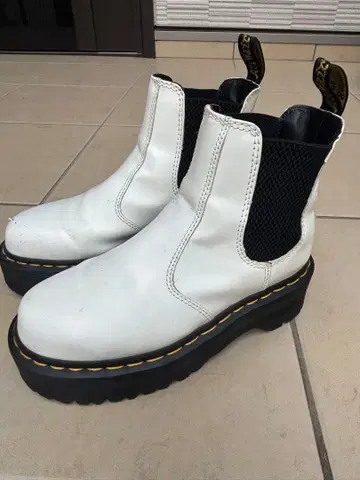 닥터 마틴 화이트 첼시 부츠