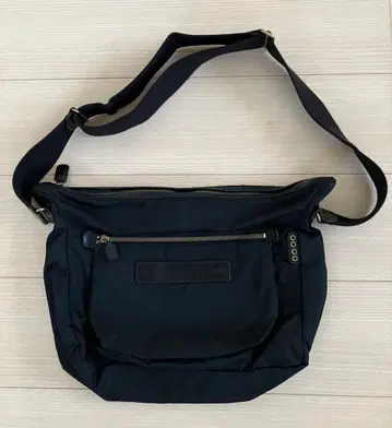 페리제 숄더백 블랙