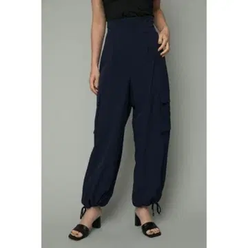 HeRIN.CYE 파라슈트 팬츠 네이비