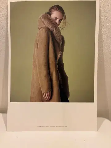 MOGA 후드 부착 베이지 무스탕 코트