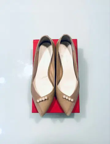 오데뜨 앤 오딜 펄 라이크라인 펌프스