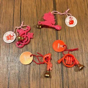 산리오 레트로 참 키티 키키라라 벨 포함 오너먼트 4개 세트