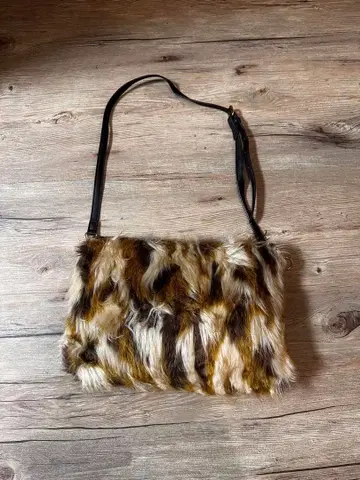 퍼 숄더백 브라운 계열