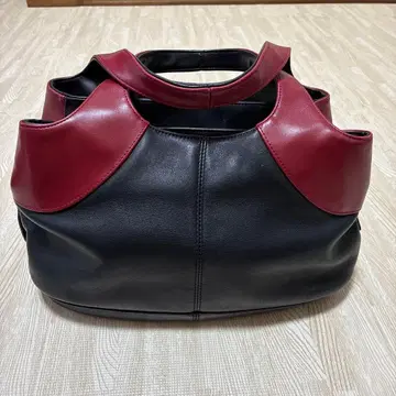 블랙과 빨간색 가죽 핸드백 미사용