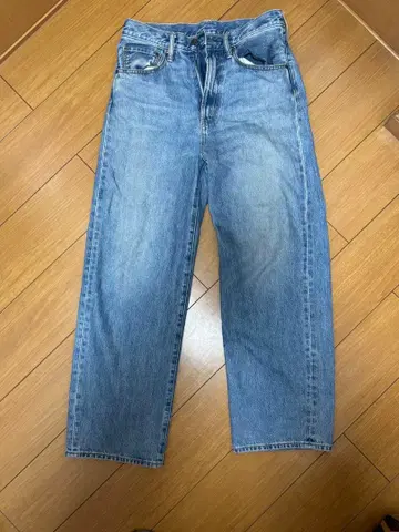 라이트 블루 스트레이트 레그 데님