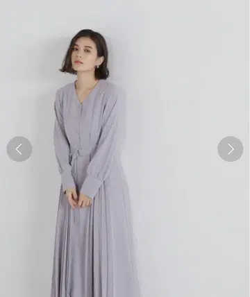 내추럴 뷰티 베이직 V넥 플리츠 원피스