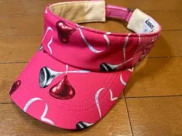 KISSES 핑크 바이저 하트 무늬 댄스 위드 드래곤