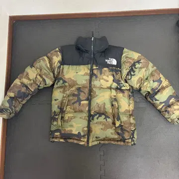 THE NORTH FACE 카모플라쥬 다운 자켓