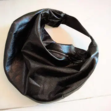 블랙 합성 피혁 핸드백 하프문 원숄더백 초승달 y2k