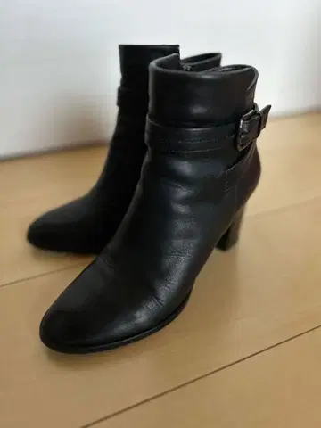 벨트 달린 숏부츠