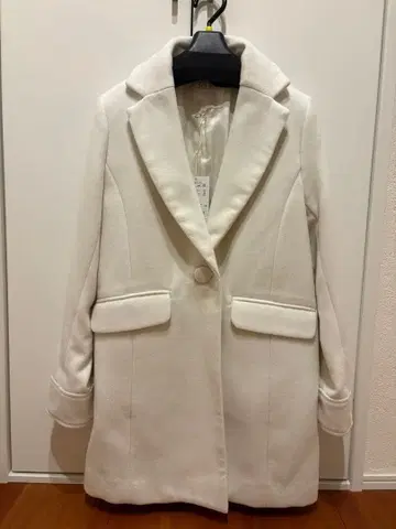 [미사용 새상품] RD 화이트 체스터 코트 사이즈 36