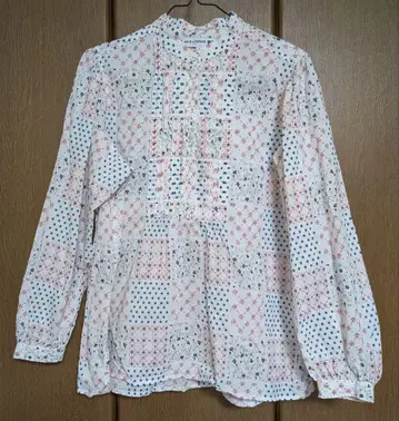 이네스 드 라 프레상쥬 x 유니클로 핀턱 프린트 긴팔 블라우스