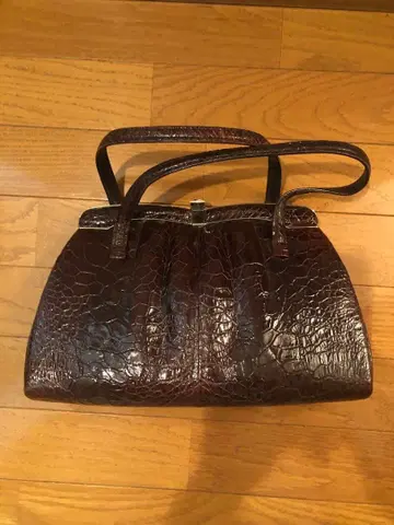 특선 다크 브라운 엠보 가죽 핸드백 앤티크