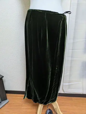 다크 그린 벨벳 타이트 스커트