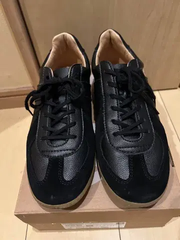 저먼 트레이너 블랙 스니커즈