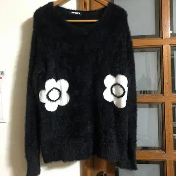 MARY QUANT 블랙 퍼 소재 긴팔 니트