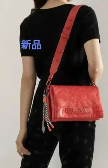 새상품 데시구알 숄더백 빨간색 자수