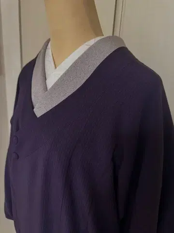 세련된 옷깃 네이비 컬러 롱 코트 줄무늬 지문지