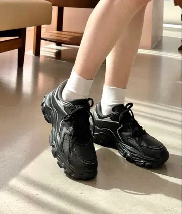 오리엔탈 트래픽 스니커즈