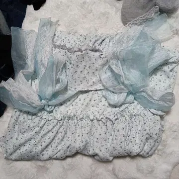 스카이블루 리본 포함 꽃무늬 슬리브리스 원피스