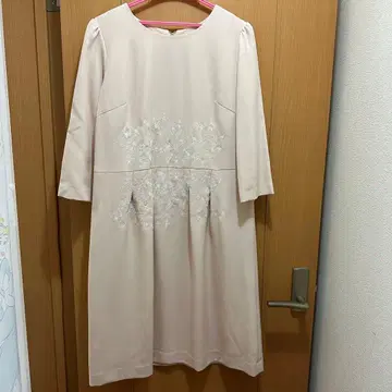 꽃무늬 자수 핑크 7부 소매 원피스