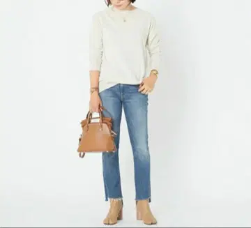 두 번째 클래스 CAPRI 크루넥 풀오버