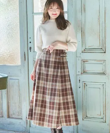 Noela 체크 패턴 플레어 스커트