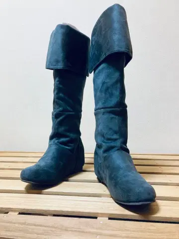 다크 그레이 스웨이드 롱 부츠 플랩 KIBERA