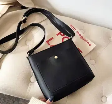 블랙 숄더백 포켓 부착