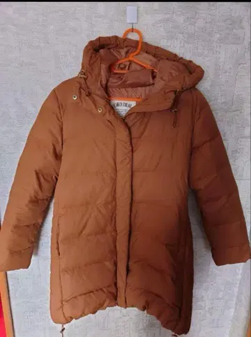 코코딜 다운 자켓 스나이델 에이미이스트월