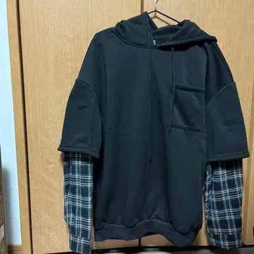 후드 부착 블랙 후드티 체크 무늬 이너 부착
