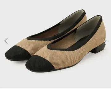 메쉬 소재 베이지와 블랙 플랫슈즈