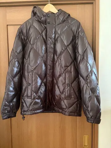 유니클로 프리미엄 다운 자켓 L 사이즈 브라운