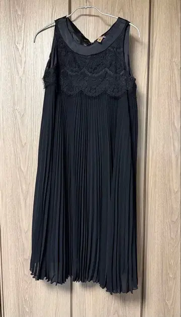 블랙 플리츠 원피스