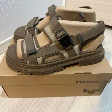 [닥터마틴] 포스터 멀티 스트랩 샌들