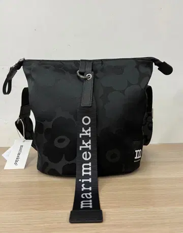 marimekko 블랙 숄더백