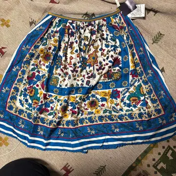 Lois CRAYON 플레어 스커트