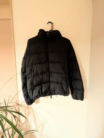 DUVETICA 후드 부착 블랙 다운 자켓