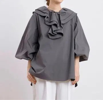 yori 더블 프릴 칼라 블라우스 차콜