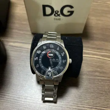 D&G 아날로그 손목시계 스테인리스 현 상태 그대로 판매