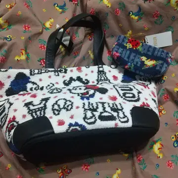 새상품 페이러 미키 백 하이디 파우치 파스더배턴