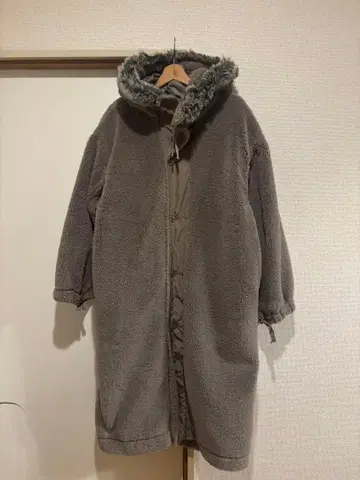 HYKE / HOODED FAUX SHEARLING M-43 TYPE